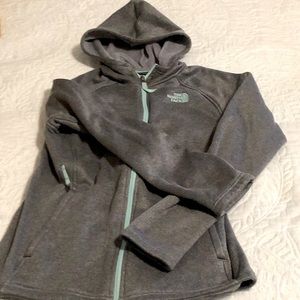 Girls The North Face fully zip hooded jacket with zip pockets